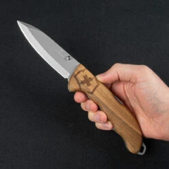 Victorinox Evoke Walnut Folding Knife -Outdoor Equipment BMC 09415D630.6 77477.1695997044.1280.1280 42944.1696432335