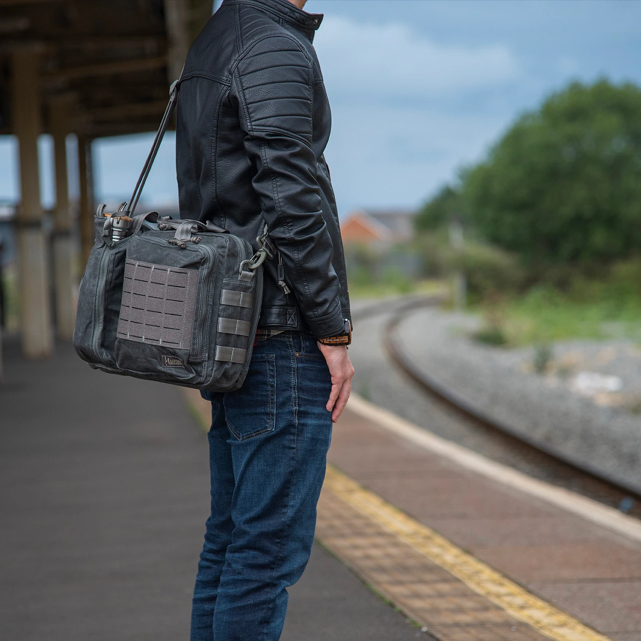 Magforce Recruit Briefcase Waxed Canvas 17 Magforce Recruit Briefcase Waxed Canvas - Image 15