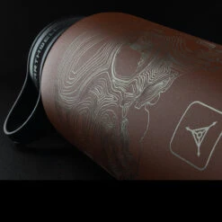 TAD Edition Earthwell 32oz Insulated Sierra Red -Outdoor Equipment TAD EAR 32 TOP SKU REDdet2 04779.1640873567.1280.1280 07958.1640874400